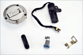 BENELLI LEONCINO 500 17 20 blocchetto contatto chiave con tappo benzina serratura sella e n. 1 chiave originale