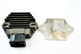 Honda Hornet 600 2005 2006 regolatore di tensione completo originale