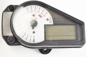 SUZUKI GSX R 600 K1 K2 K3 Original speedometer instrumentation 3 9 F 3