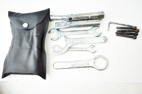 SUZUKI GLADIUS SFV 650 2009 2015 borsetta utensili con utensili originale